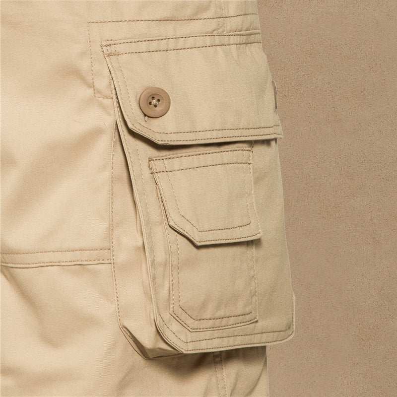 Pantaloni corti estivi comodi con molteplici tasche