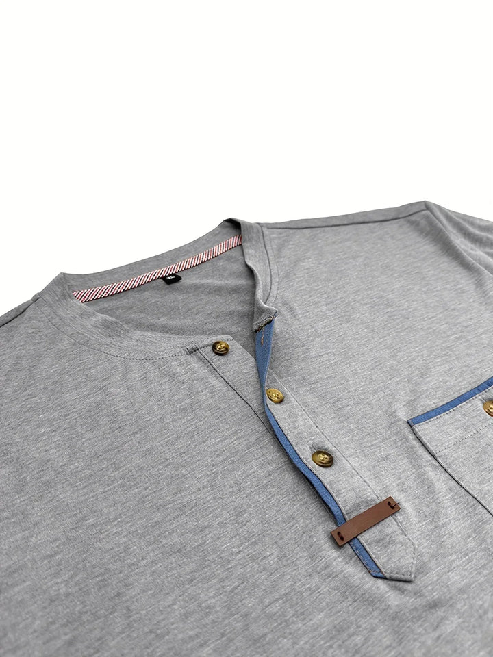 T-shirt elegante con colletto rotondo e tasca